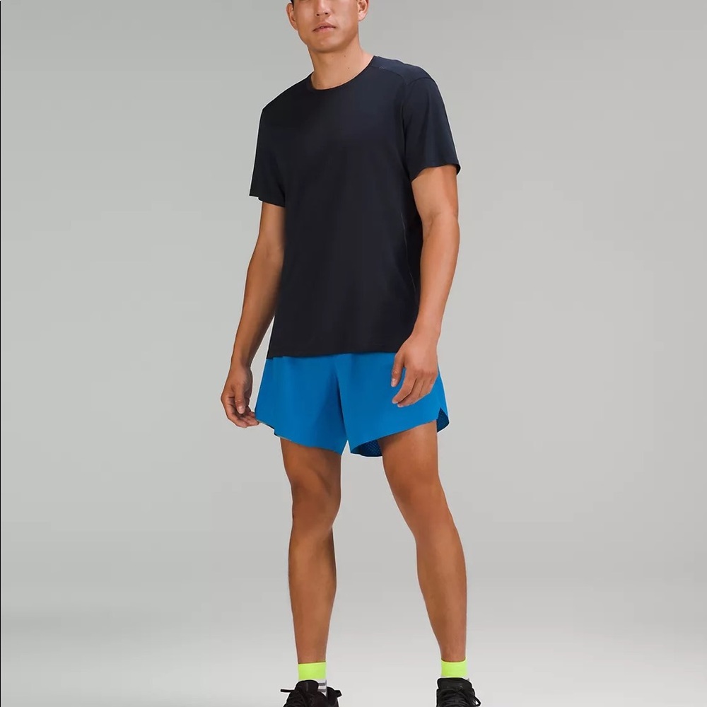 Lululemon Men’s Fast and Free Lined Short 6". Blu running shorts - Never worn.